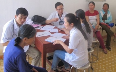 Bệnh viện Phổi Trung ương khám, chữa bệnh và cấp thuốc cho nhân dân Lý Sơn