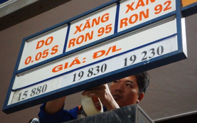 Giá xăng lại tăng kỷ lục