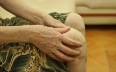 Thoái hóa khớp có nên dùng glucosamine không?