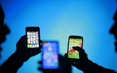 Dùng điện thoại smart, người cũng thông minh hơn?