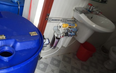 Hãi hùng cảnh sản xuất khăn giấy ướt trong nhà vệ sinh