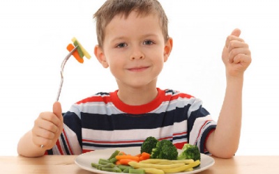 Dạy trẻ lịch sự trong ăn uống