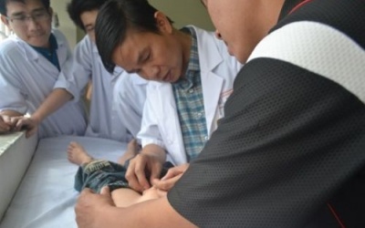 Nhiều trẻ khiếm khuyết bộ phận sinh dục được khám và phẫu thuật