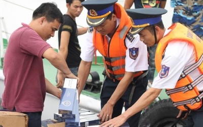 Thuyền viên buôn lậu hơn 80.000 bao thuốc lá 555