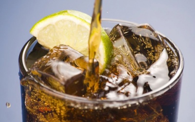 10 lý do bạn nên dừng uống soda ăn kiêng