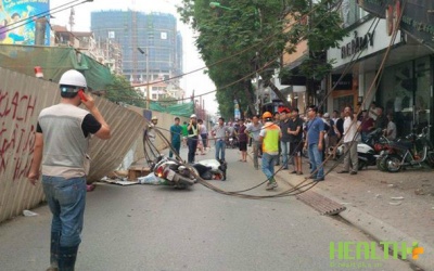 Cần cẩu sập đè trúng thai phụ: Do công nhân thao tác sai