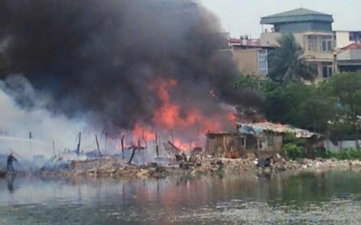 Hà Nội: Dãy nhà tạm bên hồ Linh Quang bị thiêu rụi chỉ vì... một nồi cám lợn