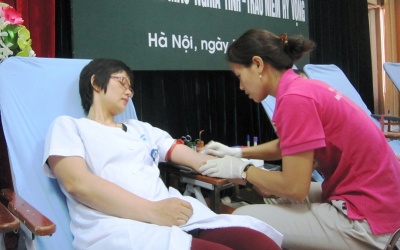 Cán bộ y tế chia sẻ dòng máu nghĩa tình vì người bệnh