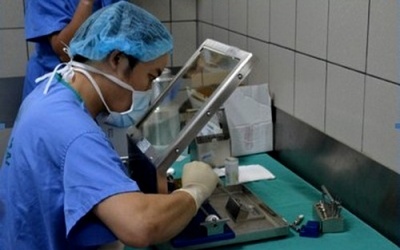 Lần đầu cấy hạt phóng xạ trị ung thư