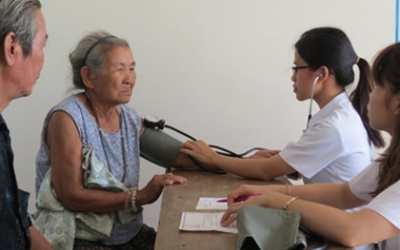 Khám bệnh, cấp phát thuốc miễn phí cho người nghèo