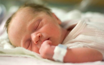 Bé một tháng tuổi vẫn vàng da có đáng lo?