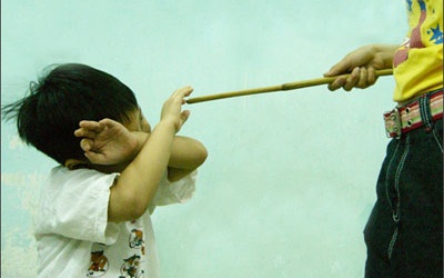 Đòn roi không khiến trẻ nên người!