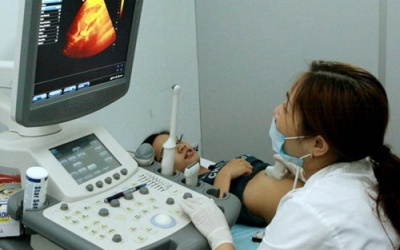 Câu chuyện đẫm nước mắt của người phụ nữ đẻ thuê cho chồng