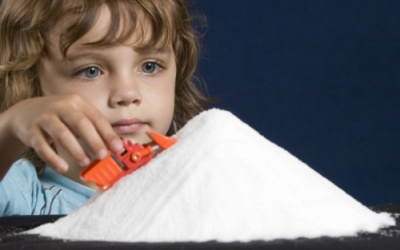 Ít muối hoặc nhiều muối đều ảnh hưởng tới dậy thì của trẻ