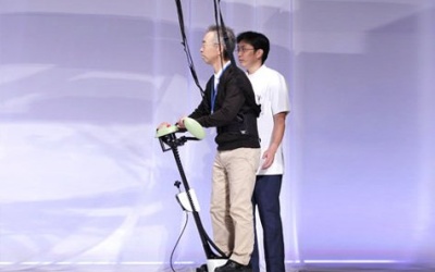 'Rô bốt đi lại' cho người cao tuổi nơi công cộng