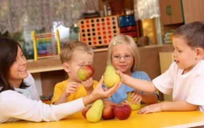 Chơi đùa với thực phẩm giúp trẻ hết biếng ăn