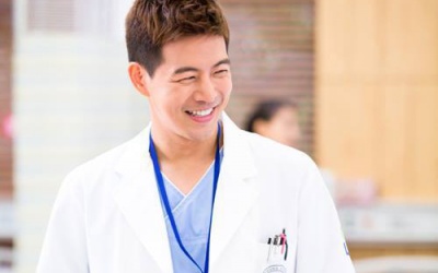 8 lý do nên hẹn hò với một chàng bác sỹ