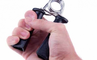 Dự đoán nguy cơ đột quỵ, đau tim và tử vong bằng sức mạnh kẹp tay