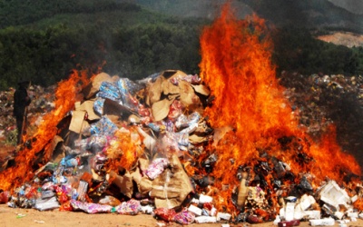 Tiêu hủy 4 tấn hàng lậu trị giá hơn 3 tỷ đồng