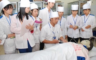 Bác sỹ - Thừa bằng, thiếu chuyên môn!