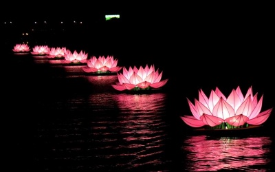 Rộn ràng mùa Phật Đản 2015