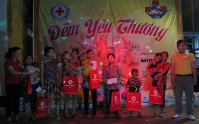 “Đêm yêu thương” thắp sáng niềm vui cho hàng trăm bệnh nhi xứ Nghệ
