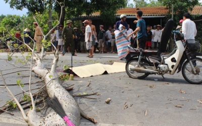 Lốc xoáy bất ngờ tại Hà Tĩnh khiến 1 người tử vong