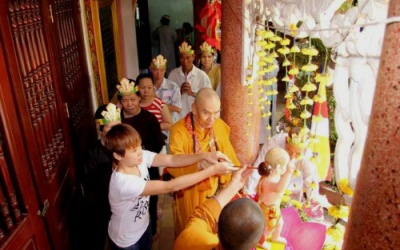 Ngày Phật Đản, người con Phật nên làm gì? 