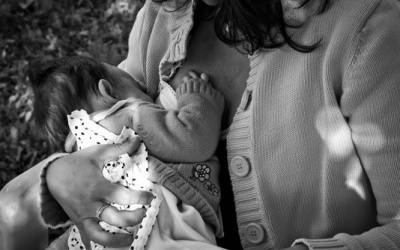 Giúp con ngừa ung thư máu bằng sữa mẹ