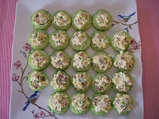 Đổi vị với salad trứng với thịt xông khói, dưa chuột