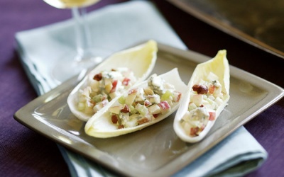 Sự kết hợp nhẹ nhàng của táo, phô mai và cải thảo