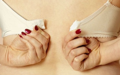 5 thói quen của chị em khiến vòng ngực chảy sệ