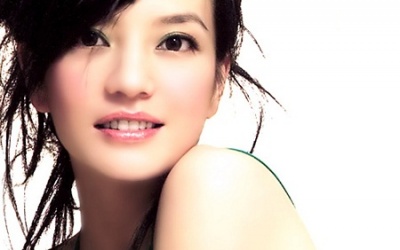 Diễn viên Triệu Vy bị kiện vì... mắt quá to