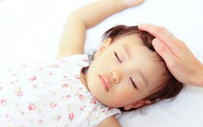 Trẻ đổ mồ hôi nhiều – mẹ đừng xem là chuyện nhỏ