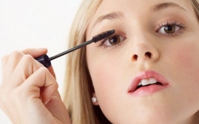 Cách trang điểm tự nhiên cho gương mặt siêu xinh dưới nắng hè