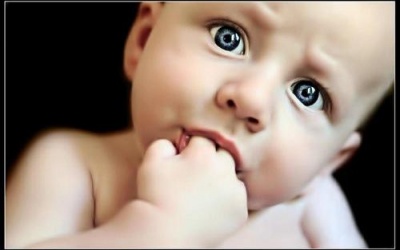 Đừng để trẻ vẩu vì mút tay!