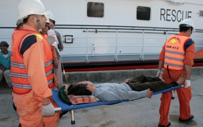 Cấp cứu kịp thời ngư dân bị nạn trên biển