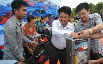 Trang bị 200 tủ thuốc cho ngư dân yên tâm bám biển