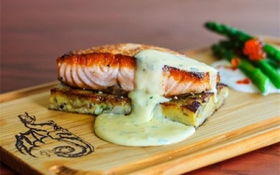 Những nguy hiểm 'nhất định phải biết' khi ăn cá hồi sai cách