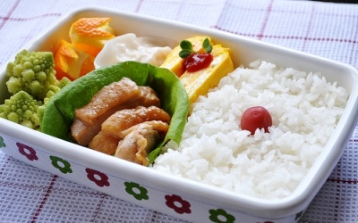 Muôn vàn tác hại từ hộp cơm trưa của dân văn phòng