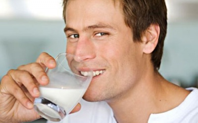 Người bị gan nhiễm mỡ có nên uống sữa?