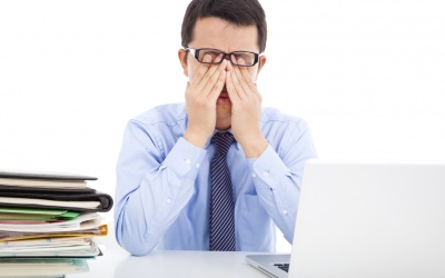 Khô mắt do dùng máy tính? Uống ngay Omega-3!