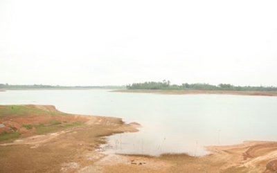 Mẹ chết đuối, con nằm trên lưng sống sót thần kỳ