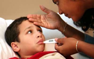 Những sai lầm kinh điển khi hạ sốt cho trẻ