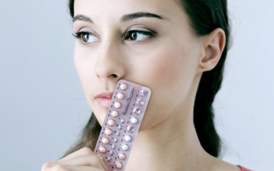 Trì hoãn kinh nguyệt bằng thuốc tránh thai: Nên hay không?