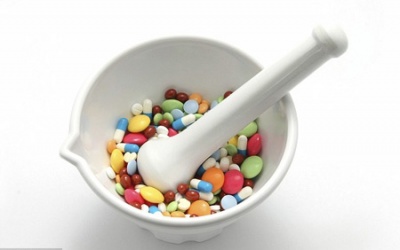 Bẻ nhỏ thuốc để uống có nguy hiểm không?