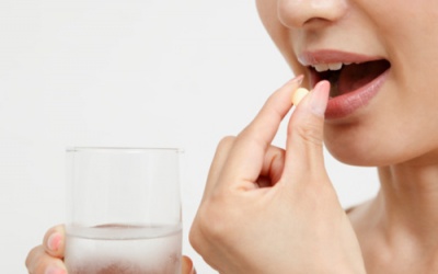 Có thật uống thuốc tránh thai làm đẹp da?