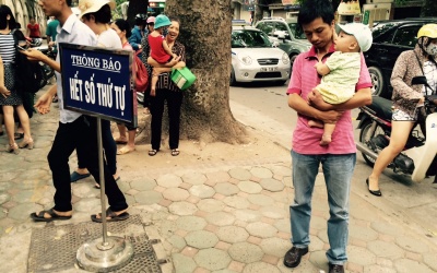 Hà Nội: Chen lấn xếp hàng chờ tiêm vaccine 5 trong 1 dịch vụ