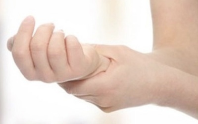 Tê chân tay thường xuyên là bệnh gì?