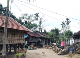 Dân làng hoang mang vì tin đồn bị bỏ bùa thuốc độc 